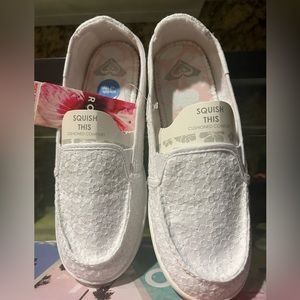 Roxy Women's Minnow Slip on shoe